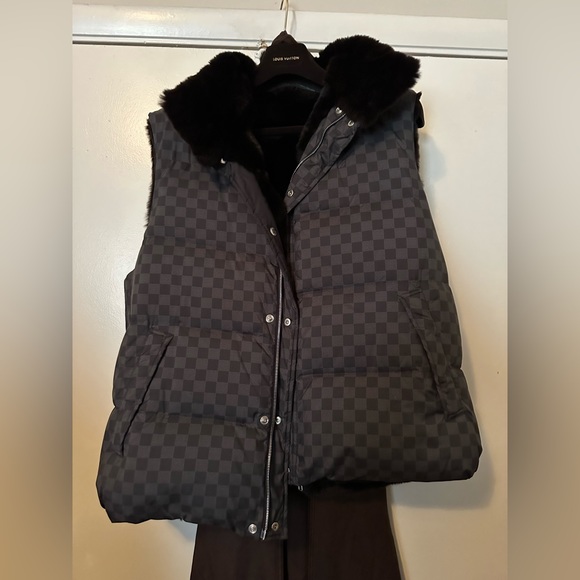 Louis Vuitton Damier Graphite Rabbit Fur Reversible Vest - Picture 12 of 15